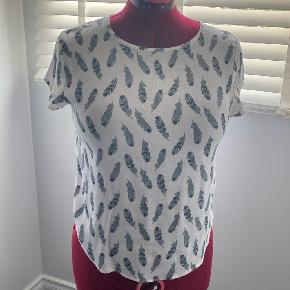 H&M Feather Print Top, Sz 4 EUC